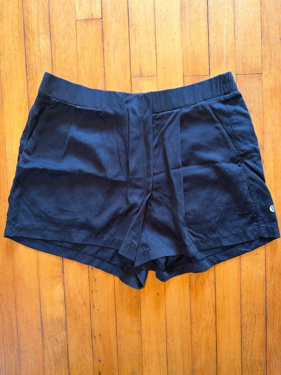 lululemon athletica Pants - lululemon athletica Black Women's dress shorts with Side Pockets & pleating // 8